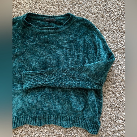 Romeo & Juliet Couture Sweaters - GREEN CHENILLE CREWNECK SWEATER